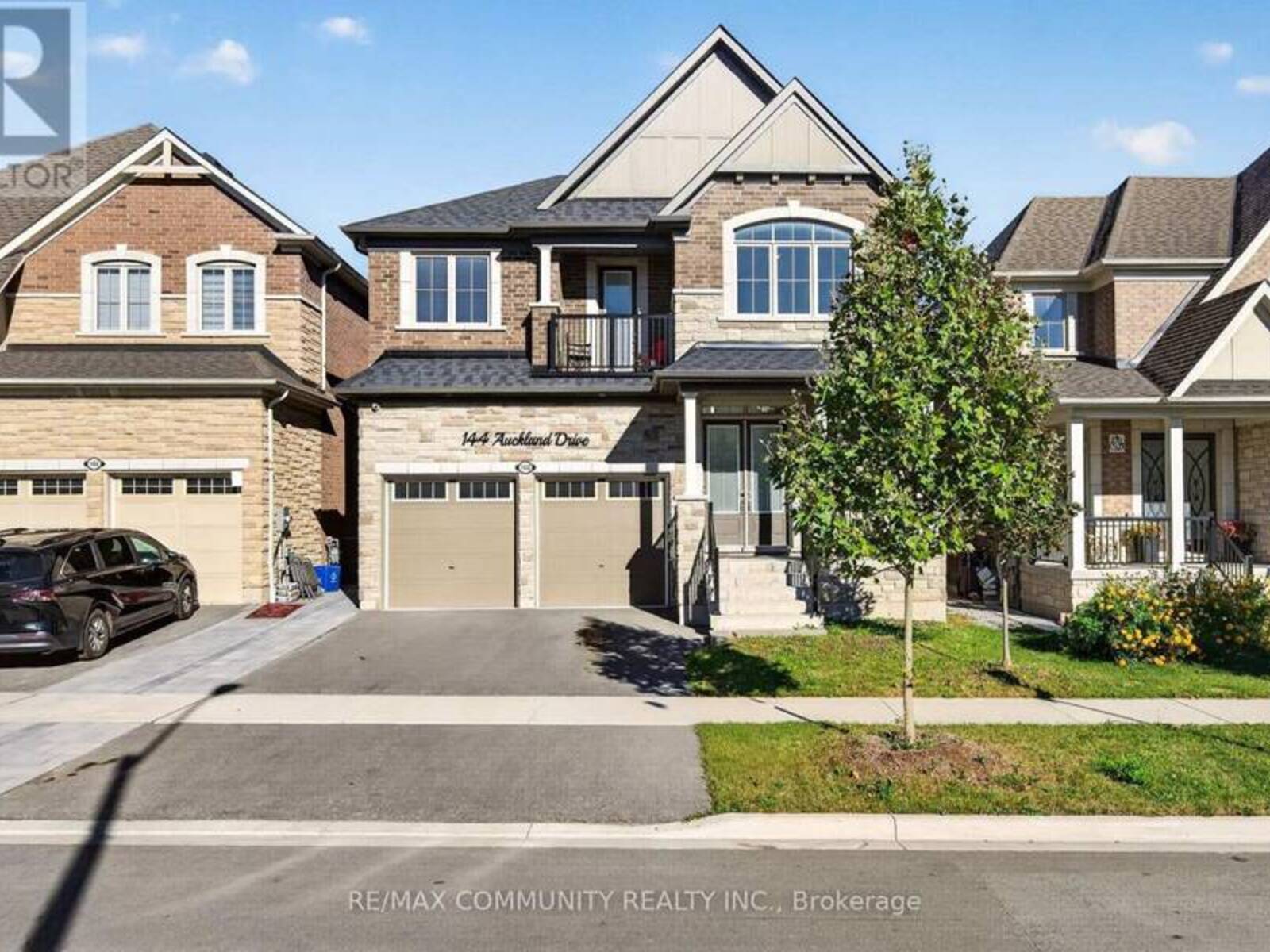 144 AUCKLAND DRIVE, Whitby, Ontario L1P 0J2