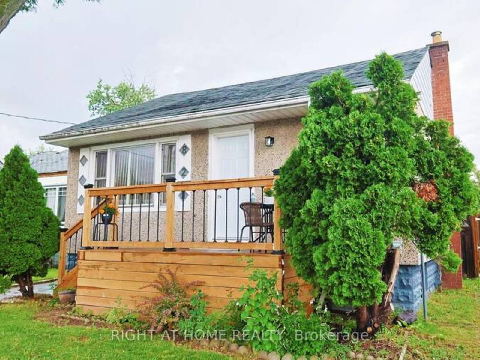 82 NORMANHURST AVENUE, Hamilton, Ontario L8H 5M6