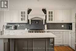 74 OAK KNOLL DRIVE | Hamilton Ontario | Slide Image Seventeen