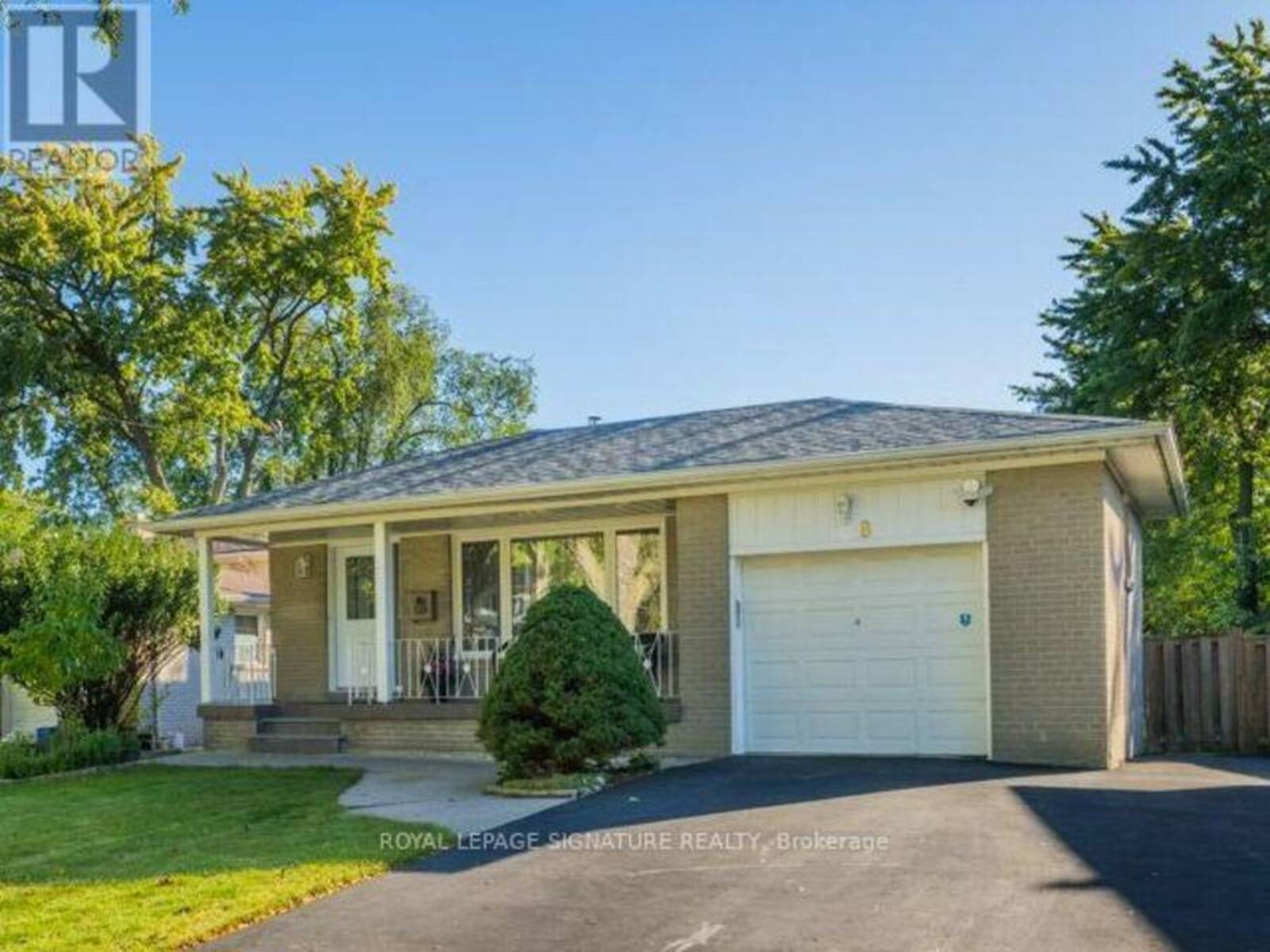 8 BELLBURY CRESCENT, Toronto, Ontario M2J 2J7