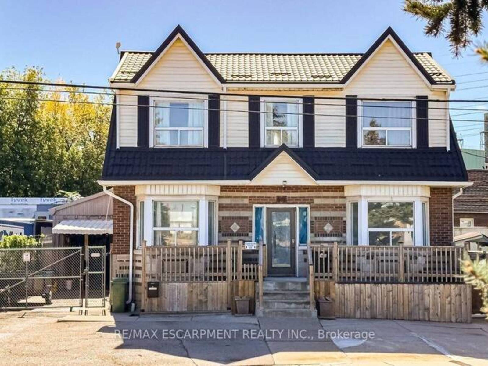 548 BEACH ROAD, Hamilton, Ontario L8H 3K9