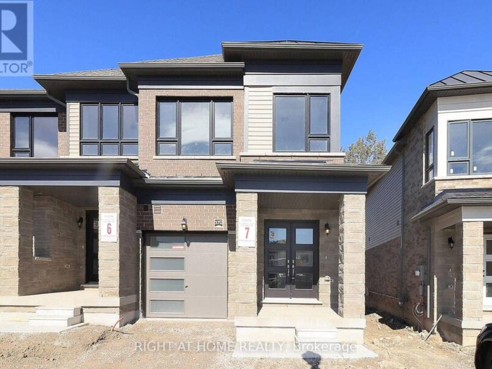 1052 PERIWINKLE CRESCENT, Woodstock, Ontario N4S 7W2