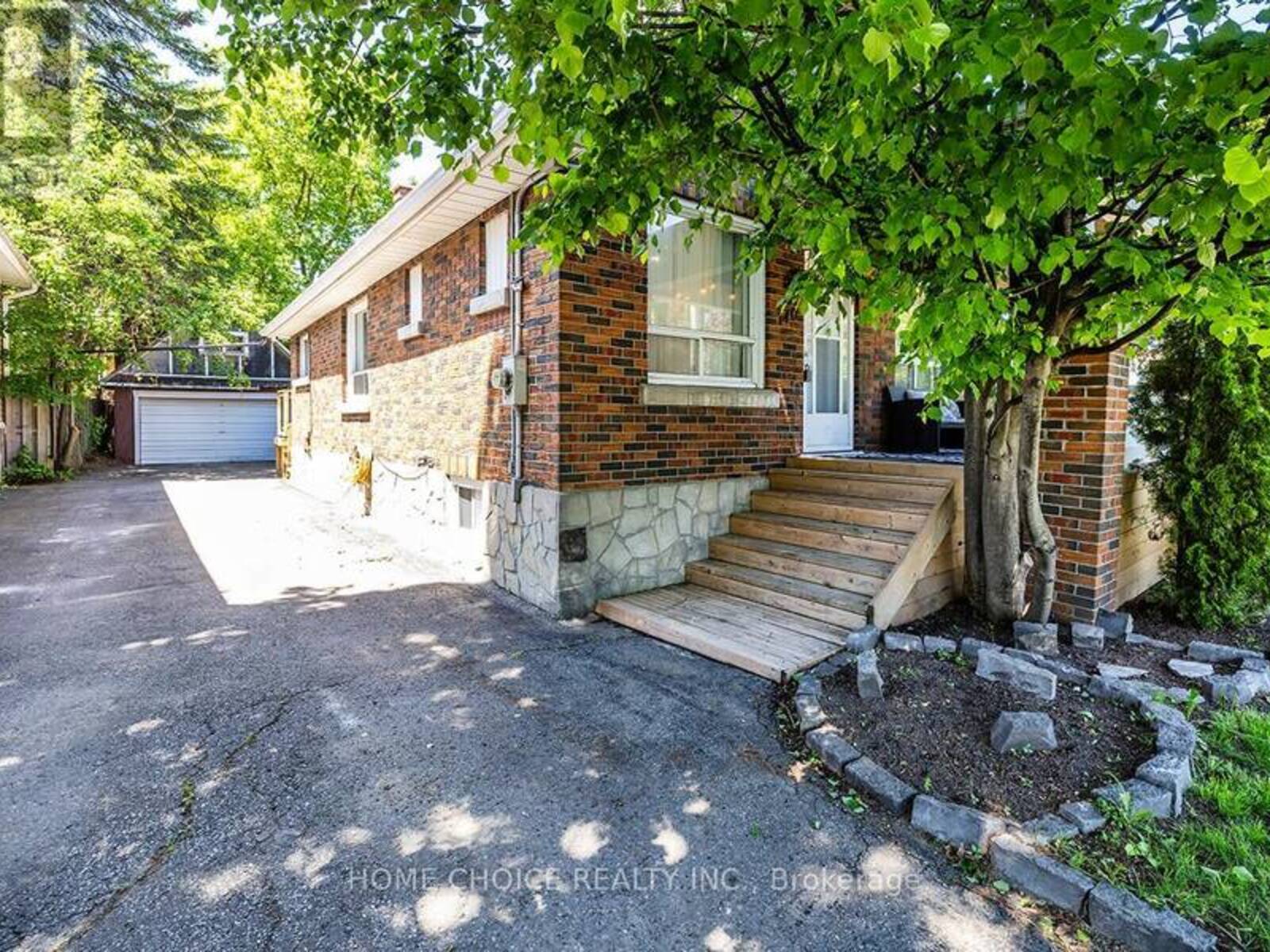 140 GLADSTONE AVENUE, Oshawa, Ontario L1J 4E7