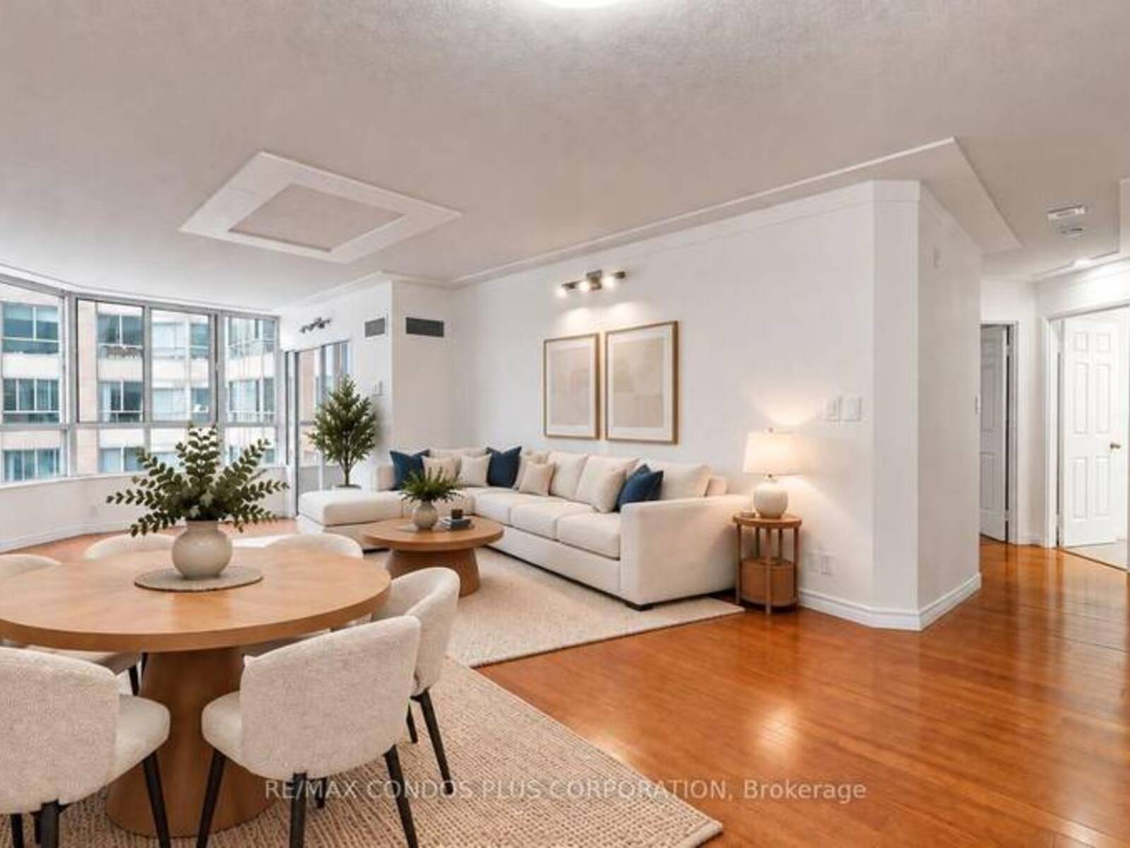 702 - 717 BAY STREET, Toronto, Ontario M5G 2J9