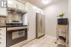 732 - 75 WELDRICK ROAD E | Richmond Hill Ontario | Slide Image Five