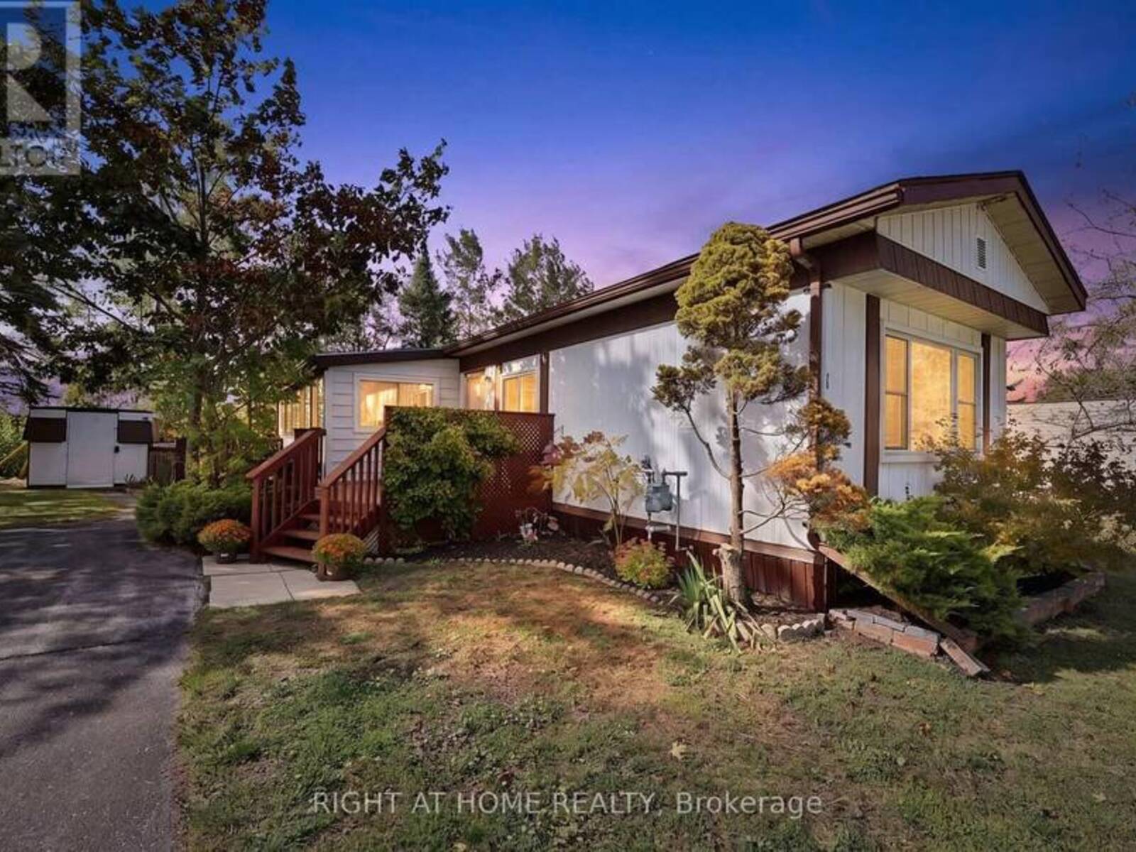 1 GEORGIAN GLEN DRIVE, Wasaga Beach, Ontario L9Z 1K7