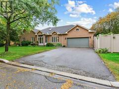 104 SANIBEL CRESCENT Vaughan Ontario, L4J 8K7