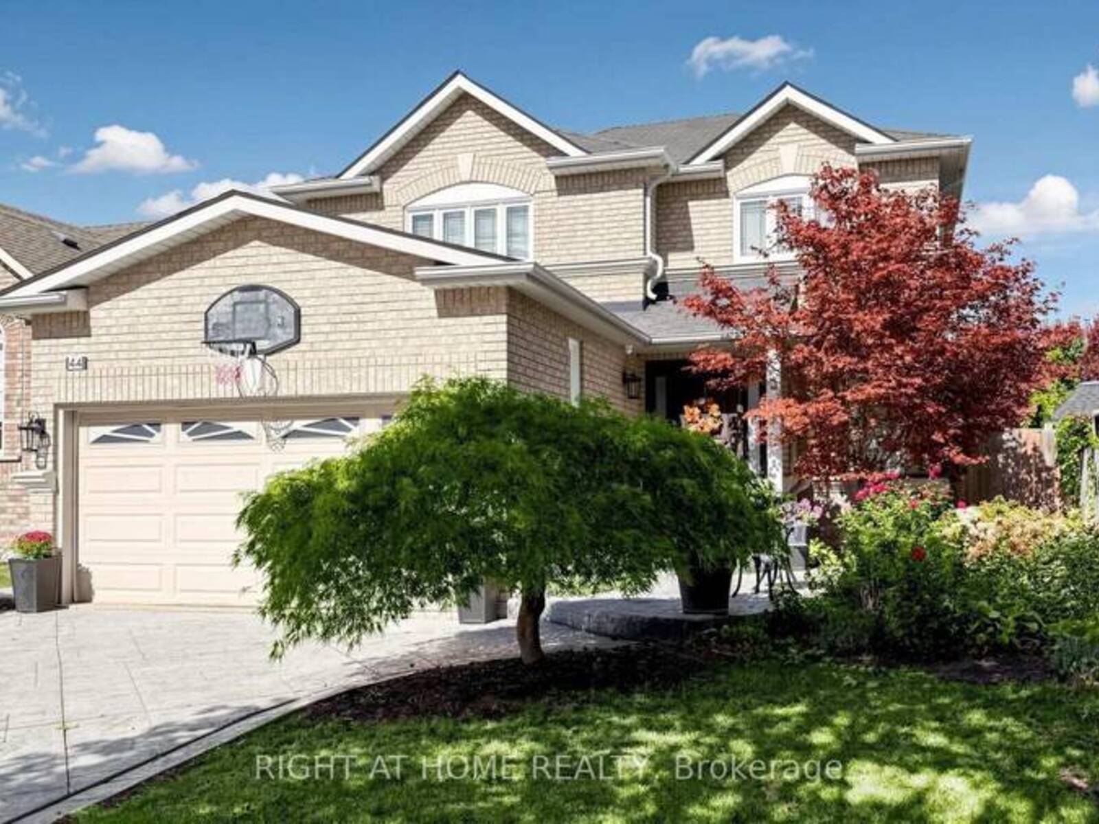 44 ROBERTSON CLOSE, Vaughan, Ontario L6A 2H1