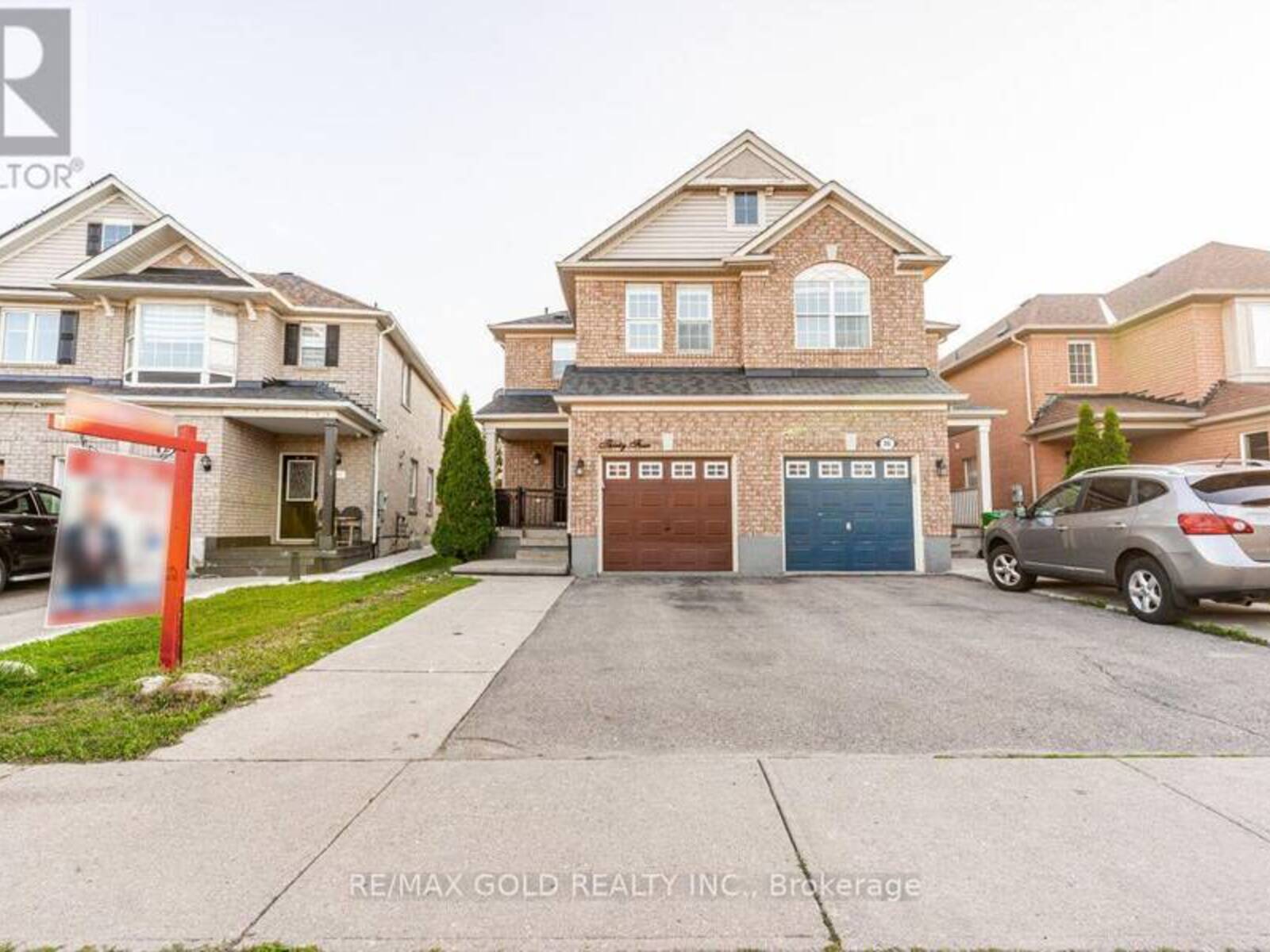 34 JINGLE CRESCENT, Brampton, Ontario L6S 0B2