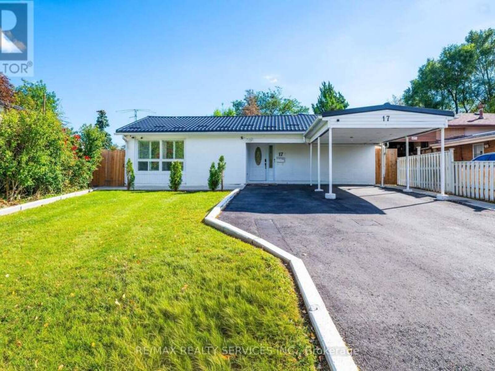 17 AVENING DRIVE, Toronto, Ontario M9V 1Y2