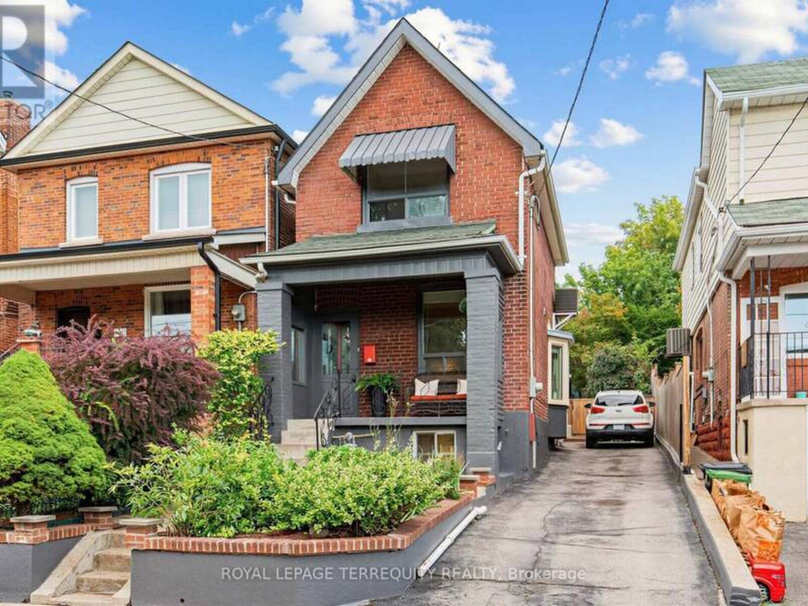 211 BLACKTHORN AVENUE, Toronto, Ontario M6N 3H7