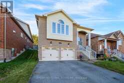 186 FENNING DRIVE | Ottawa Ontario | Slide Image Three