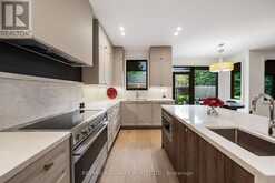 54 THEOBALDS CIRCLE | Richmond Hill Ontario | Slide Image Nineteen