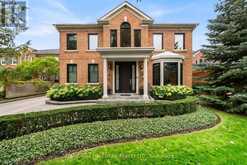 54 THEOBALDS CIRCLE | Richmond Hill Ontario | Slide Image Three