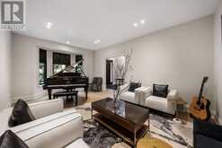 54 THEOBALDS CIRCLE | Richmond Hill Ontario | Slide Image Eight