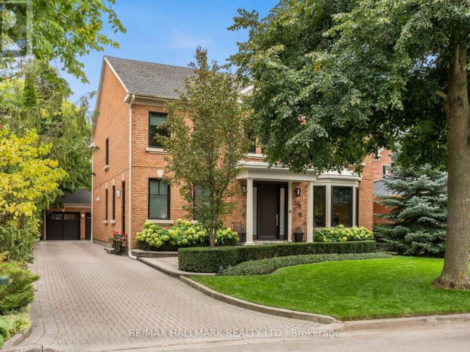 54 THEOBALDS CIRCLE, Richmond Hill, Ontario L4C 9C9