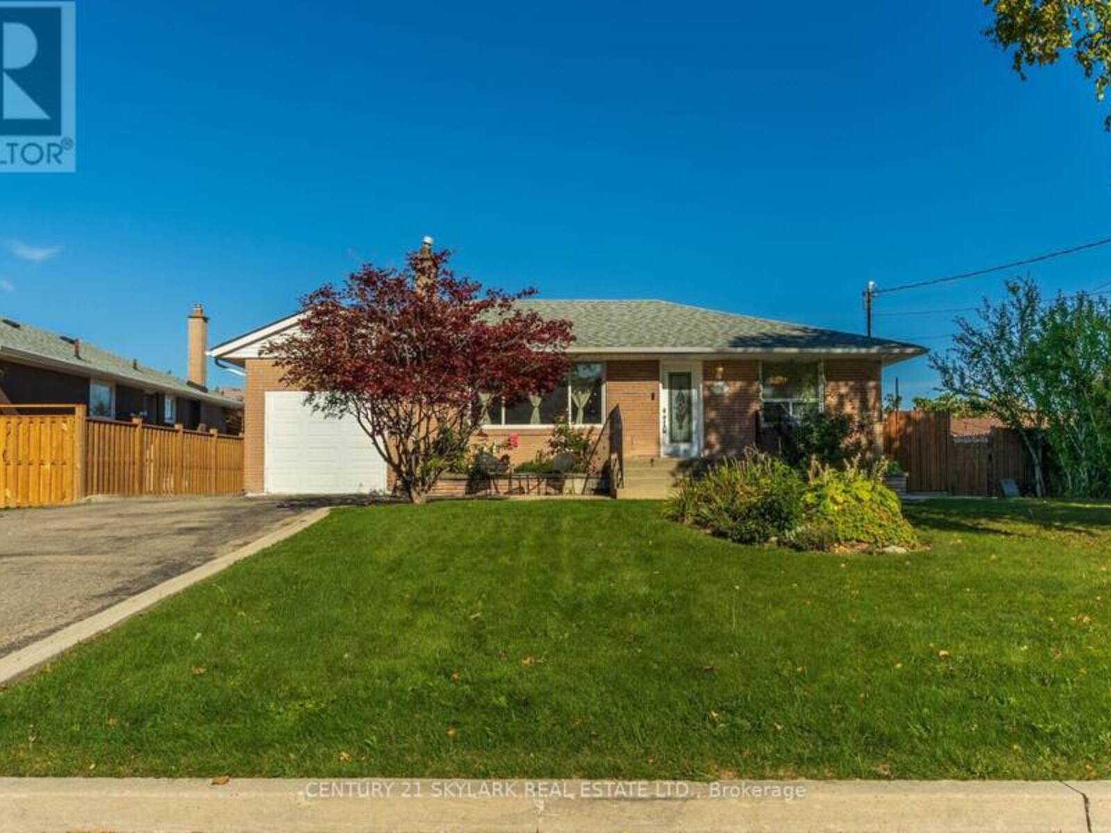 24 AURA LEA BOULEVARD, Toronto, Ontario M9M 1K3