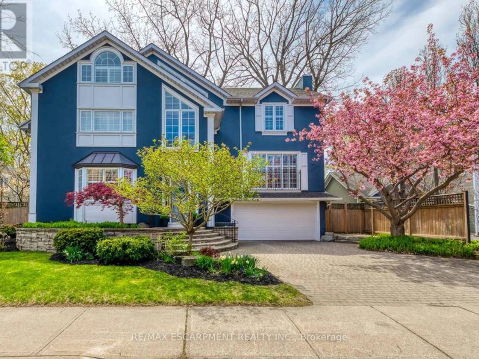 48 FORSYTHE STREET, Oakville, Ontario L6K 3J7
