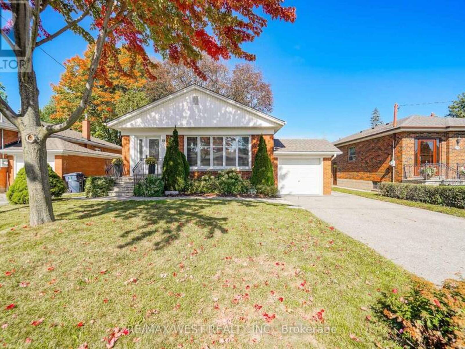 18 NASHLAND AVENUE, Toronto, Ontario M9B 2V4