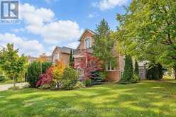 207 FARMSTEAD ROAD | Richmond Hill Ontario | Slide Image Three