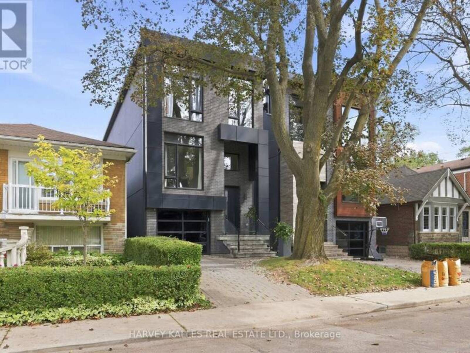 57 ROSENEATH GARDENS, Toronto, Ontario M6C 3X5