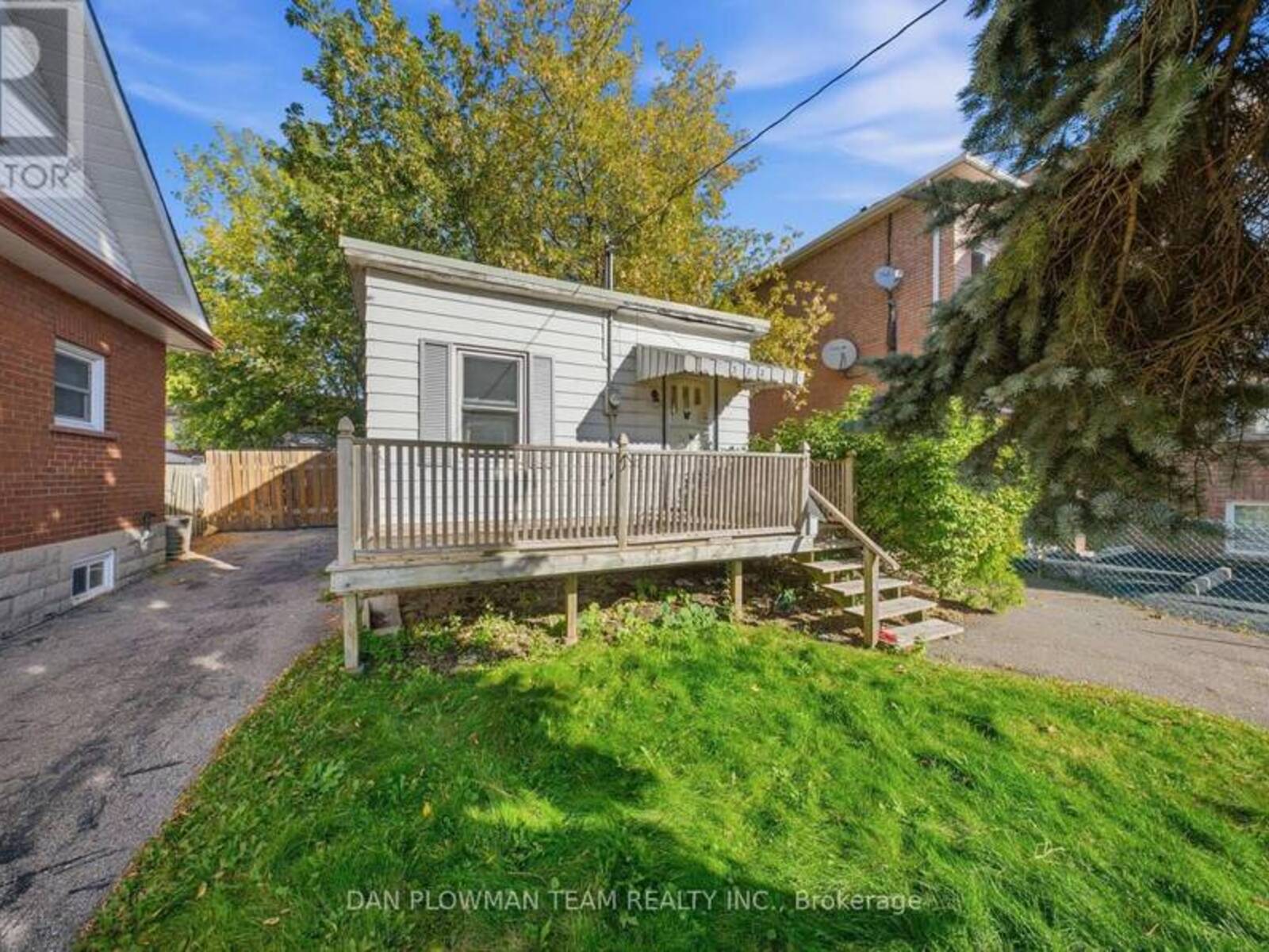 372 PINE AVENUE, Oshawa, Ontario L1J 2H8