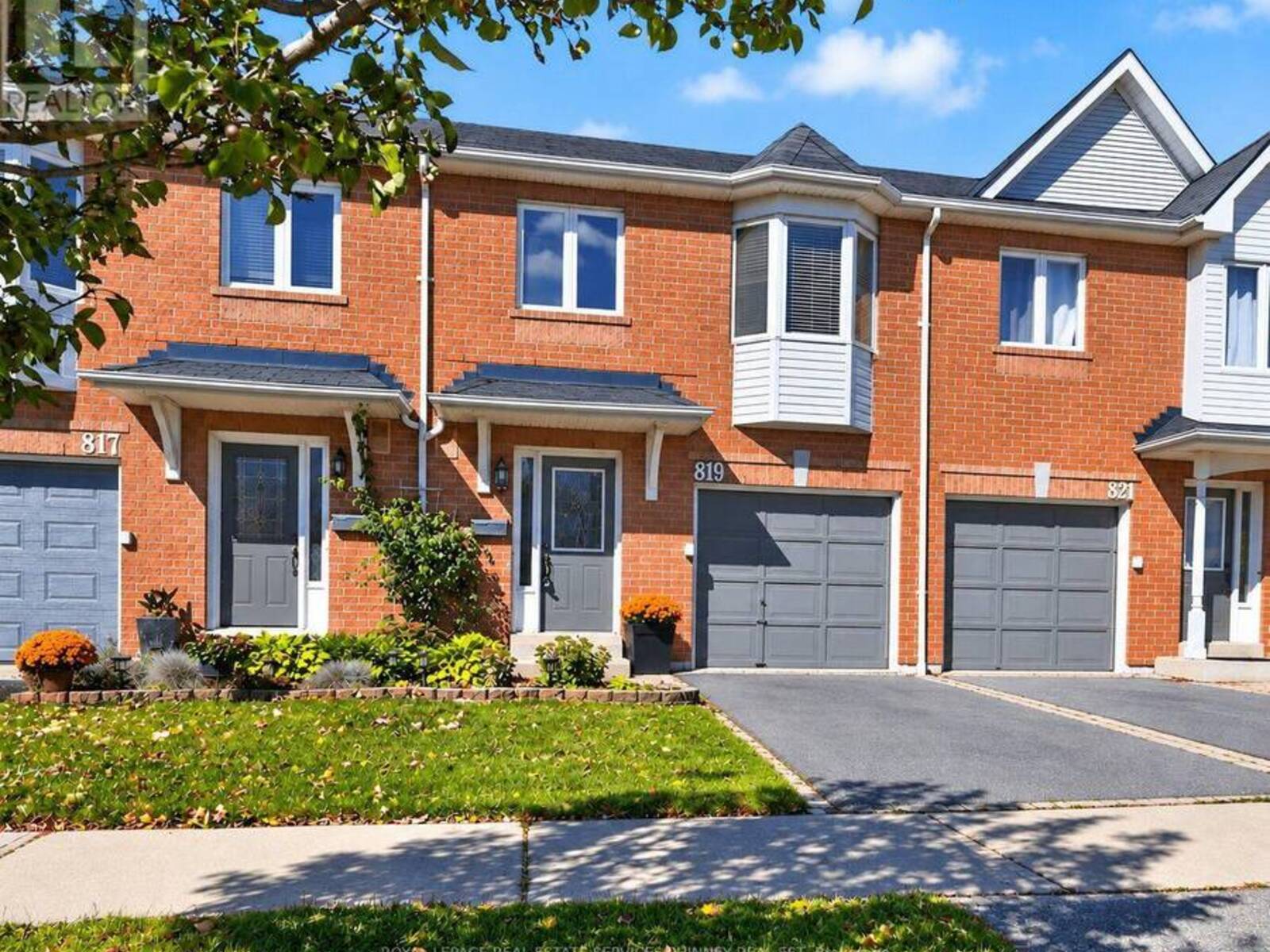 27 - 819 VILLAGE GREEN BOULEVARD, Mississauga, Ontario L5E 3H7