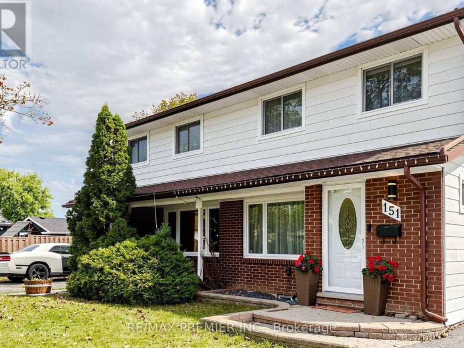 151 MOXLEY COURT, Hamilton, Ontario L8T 4S2