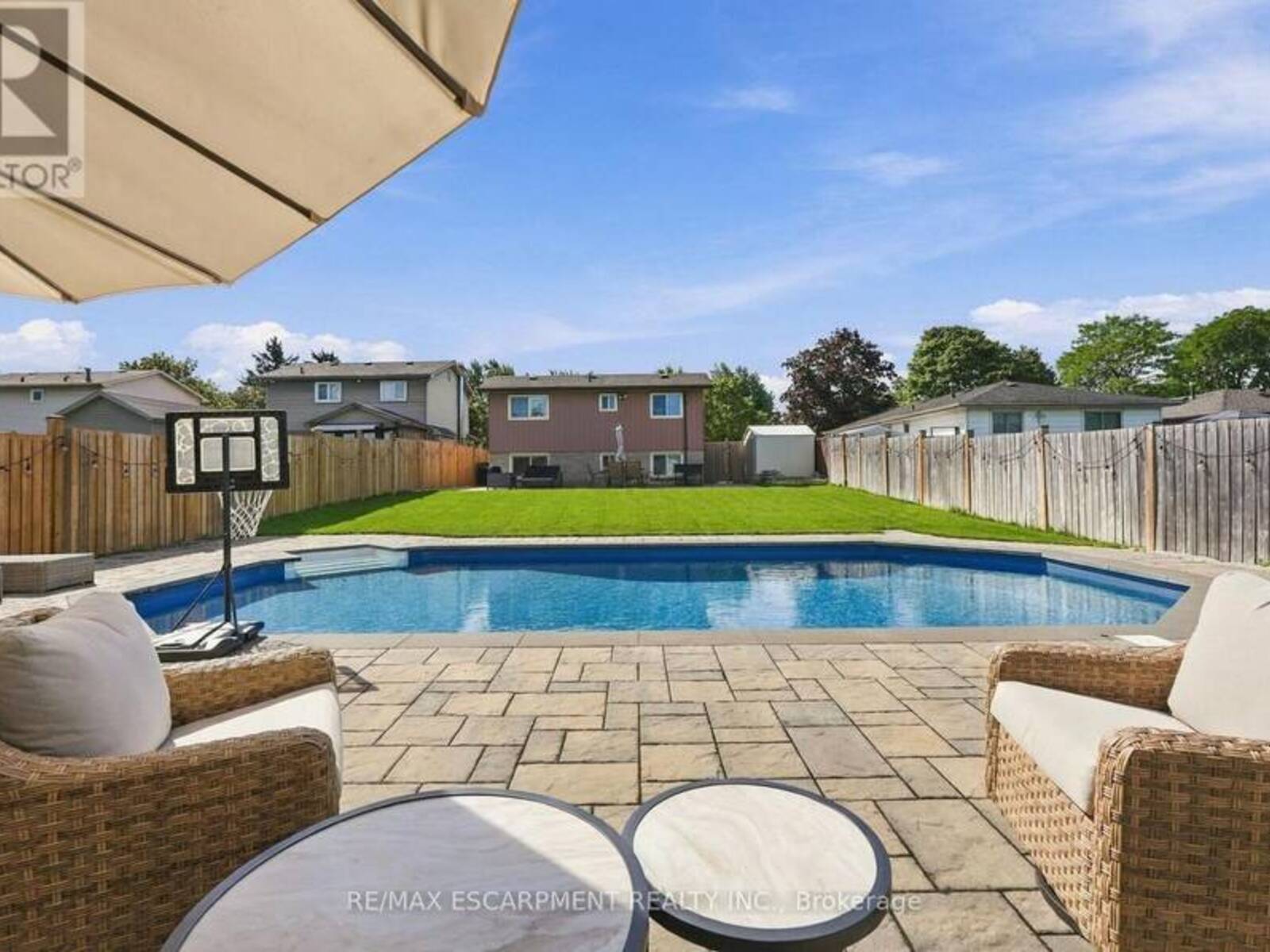 95 CHILTON DRIVE, Hamilton, Ontario L8J 1L8