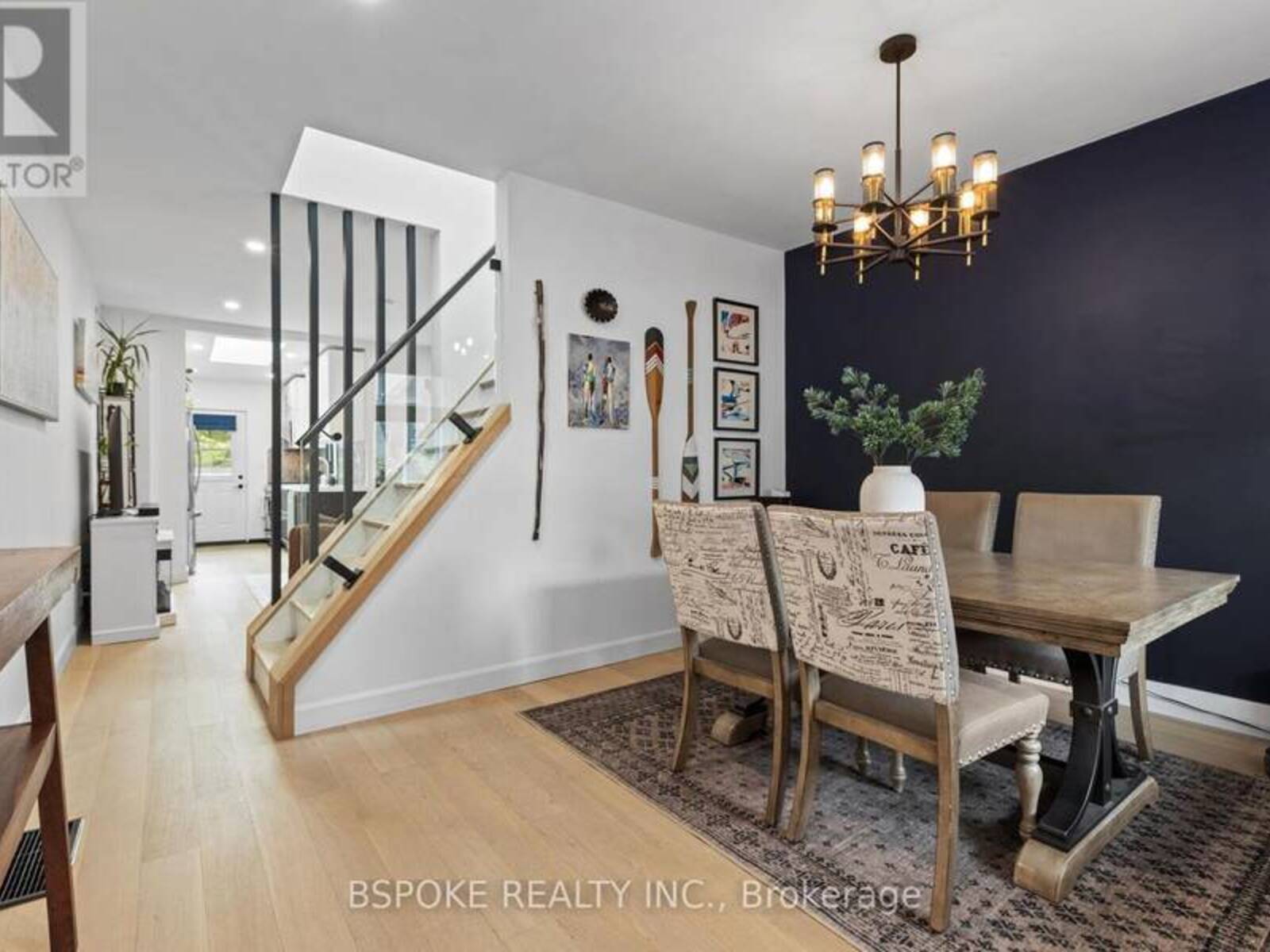 546 MAIN STREET, Toronto, Ontario M4C 4Y4