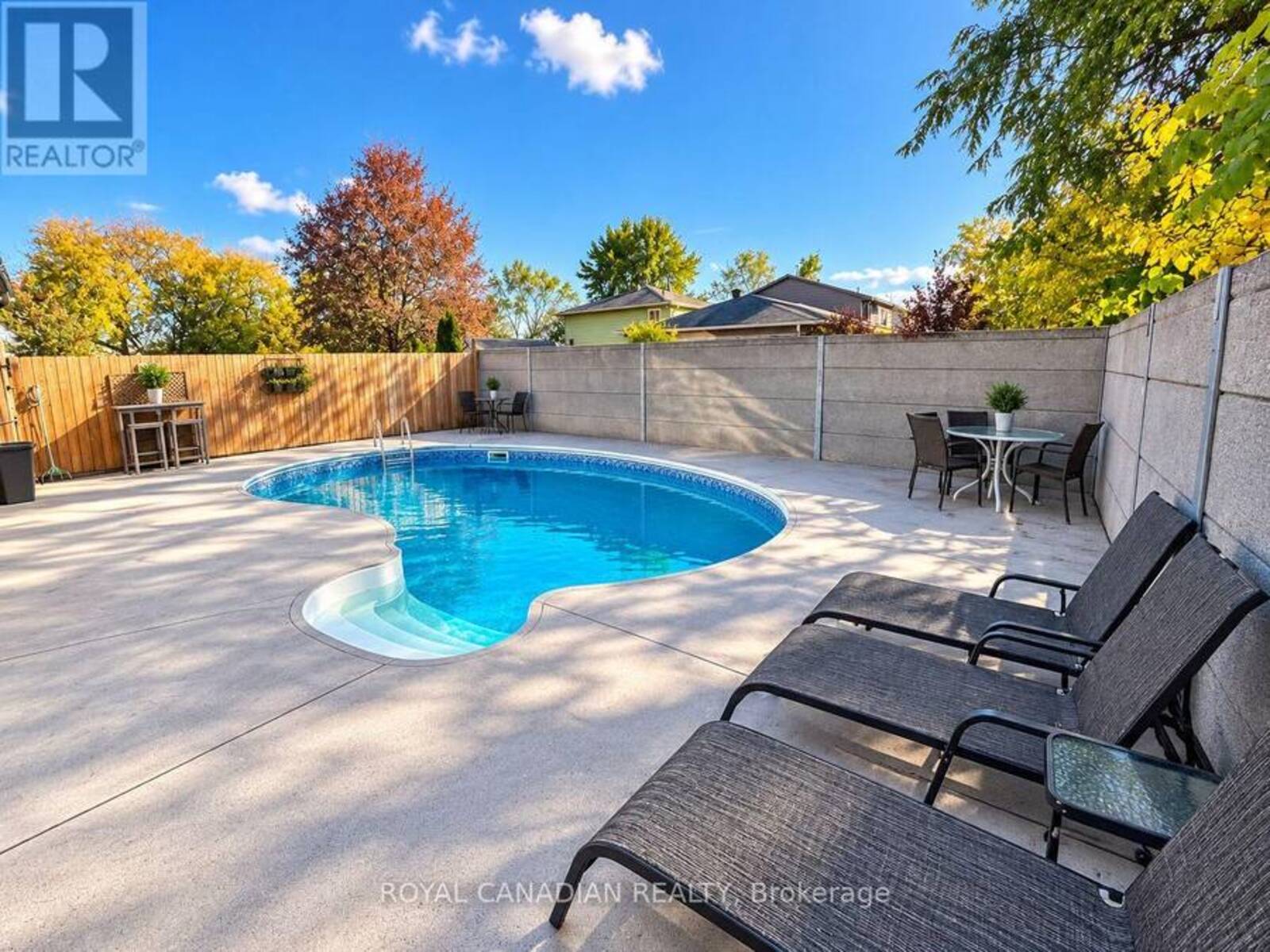 36 MAPLEGROVE AVENUE, Bradford West Gwillimbury, Ontario L3Z 1S1