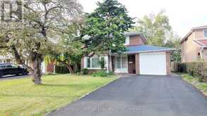39 WADDINGTON CRESCENT | Toronto Ontario | Slide Image Four