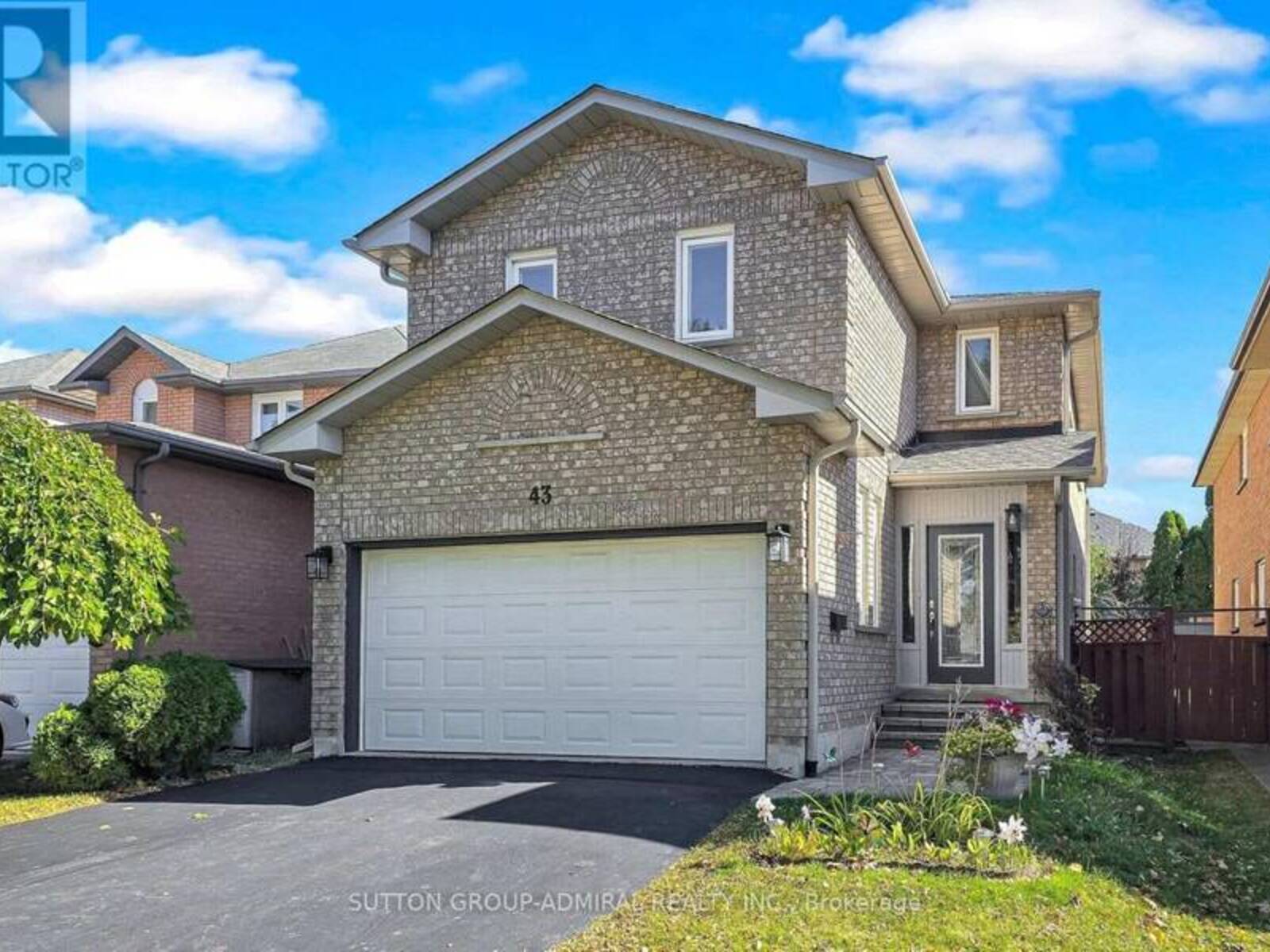 43 BERWICK CRESCENT, Richmond Hill, Ontario L4C 0B8