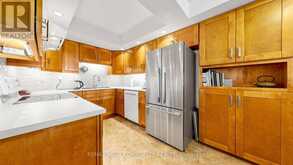 413 - 5 WELDRICK ROAD W | Richmond Hill Ontario | Slide Image Thirteen