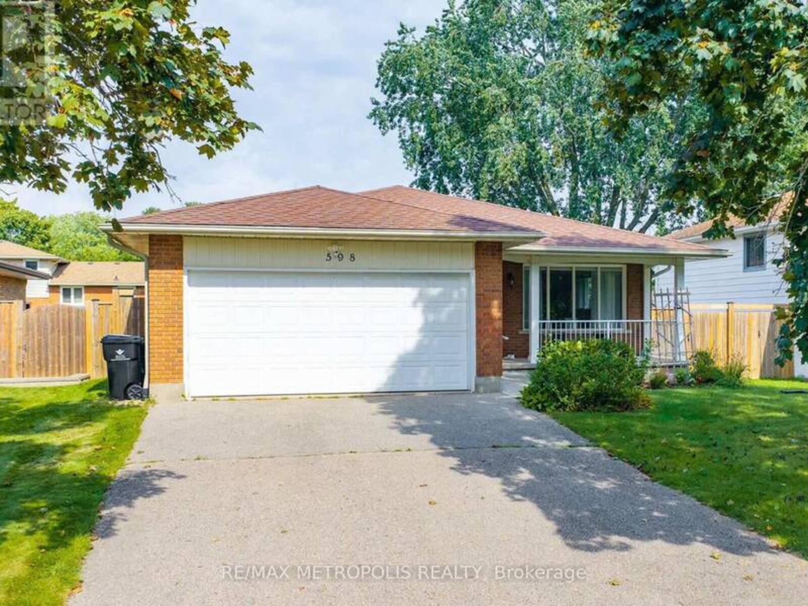 598 BLACK OAK CRESCENT, Waterloo, Ontario N2V 1A5