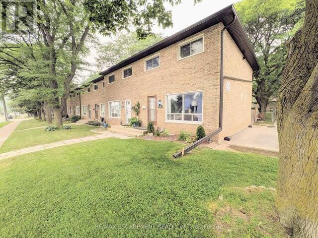 1 - 22 RIVERDALE DRIVE Hamilton Ontario, L8E 1J8 - 3 Bedrooms Condo For Sale