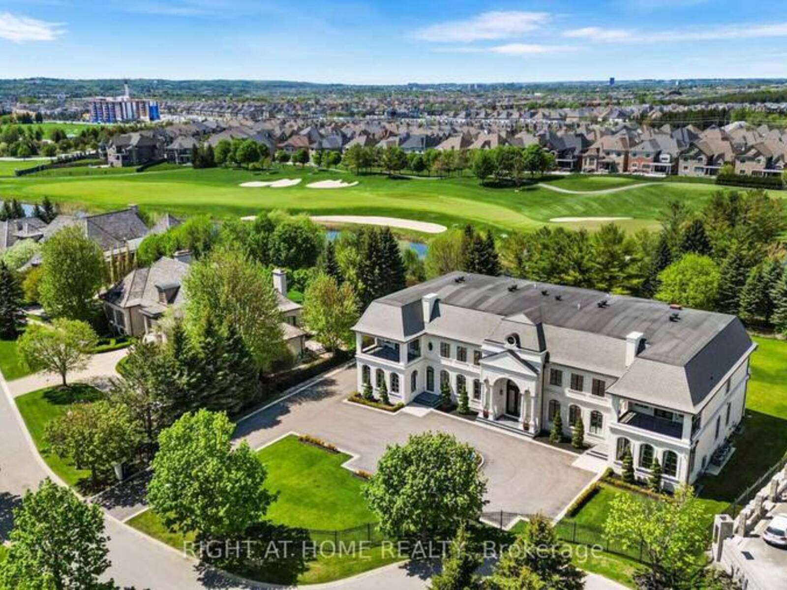 16 SIRONA'S LANE, Aurora, Ontario L4G 7Y7