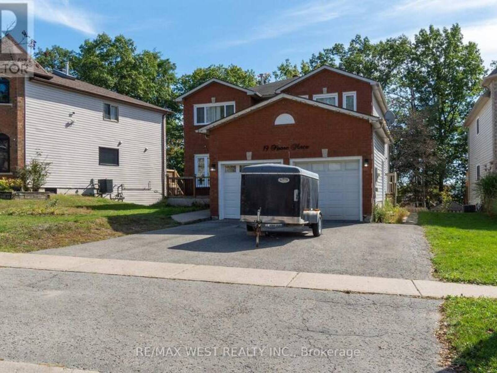 19 MOORE PLACE, Barrie, Ontario L4N 6N6
