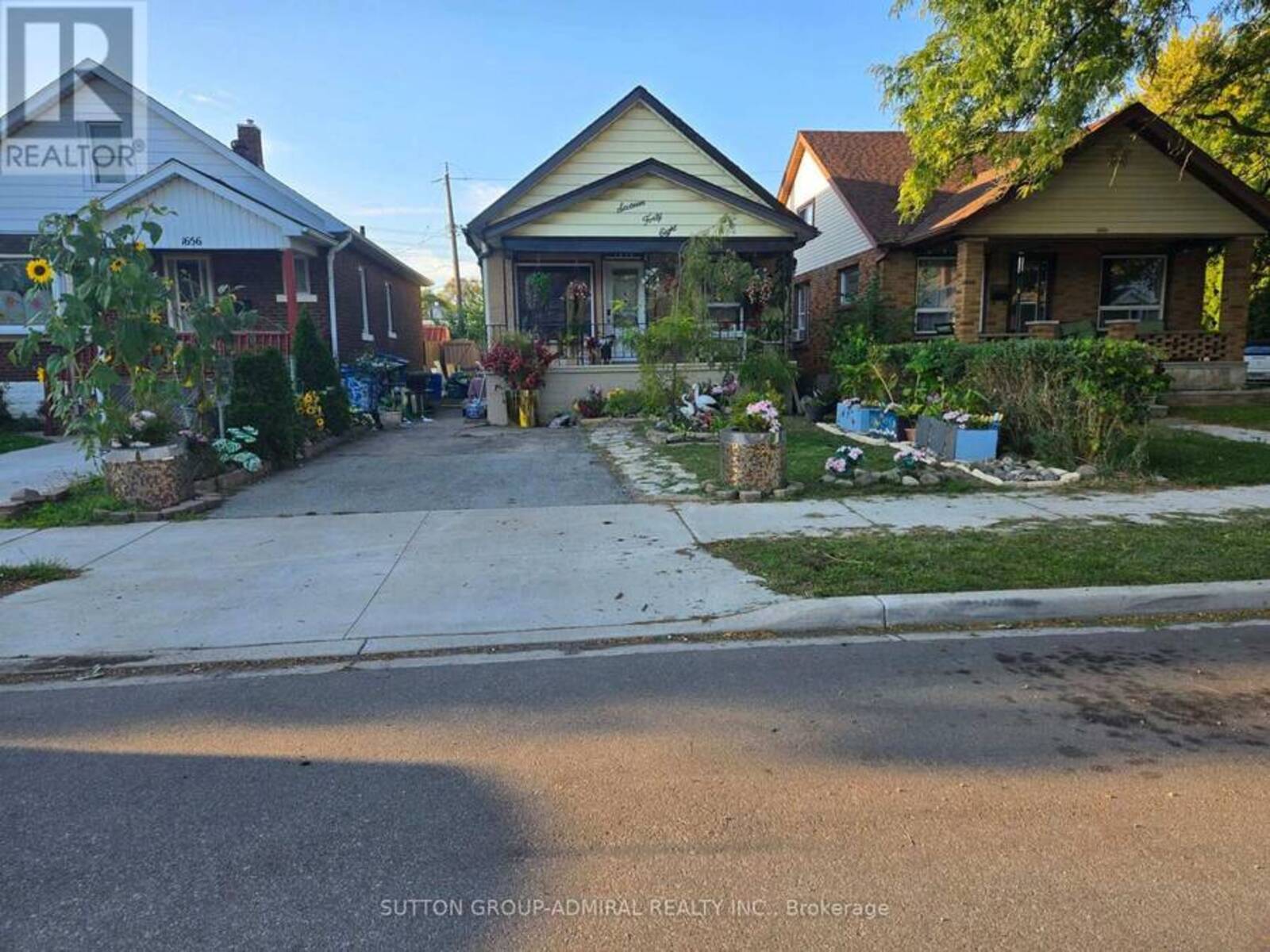 1648 LAING STREET, Windsor, Ontario N9B 1M9