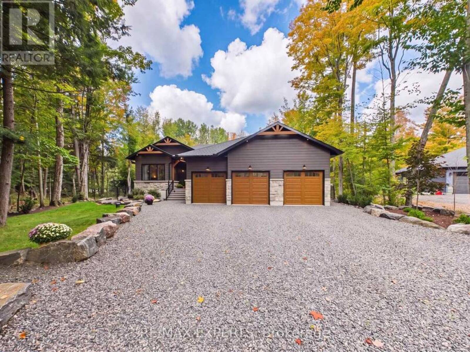 1072 XAVIER STREET, Gravenhurst, Ontario P0E 1G0