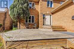 76 RIVERGLEN DRIVE | Georgina Ontario | Slide Image Four