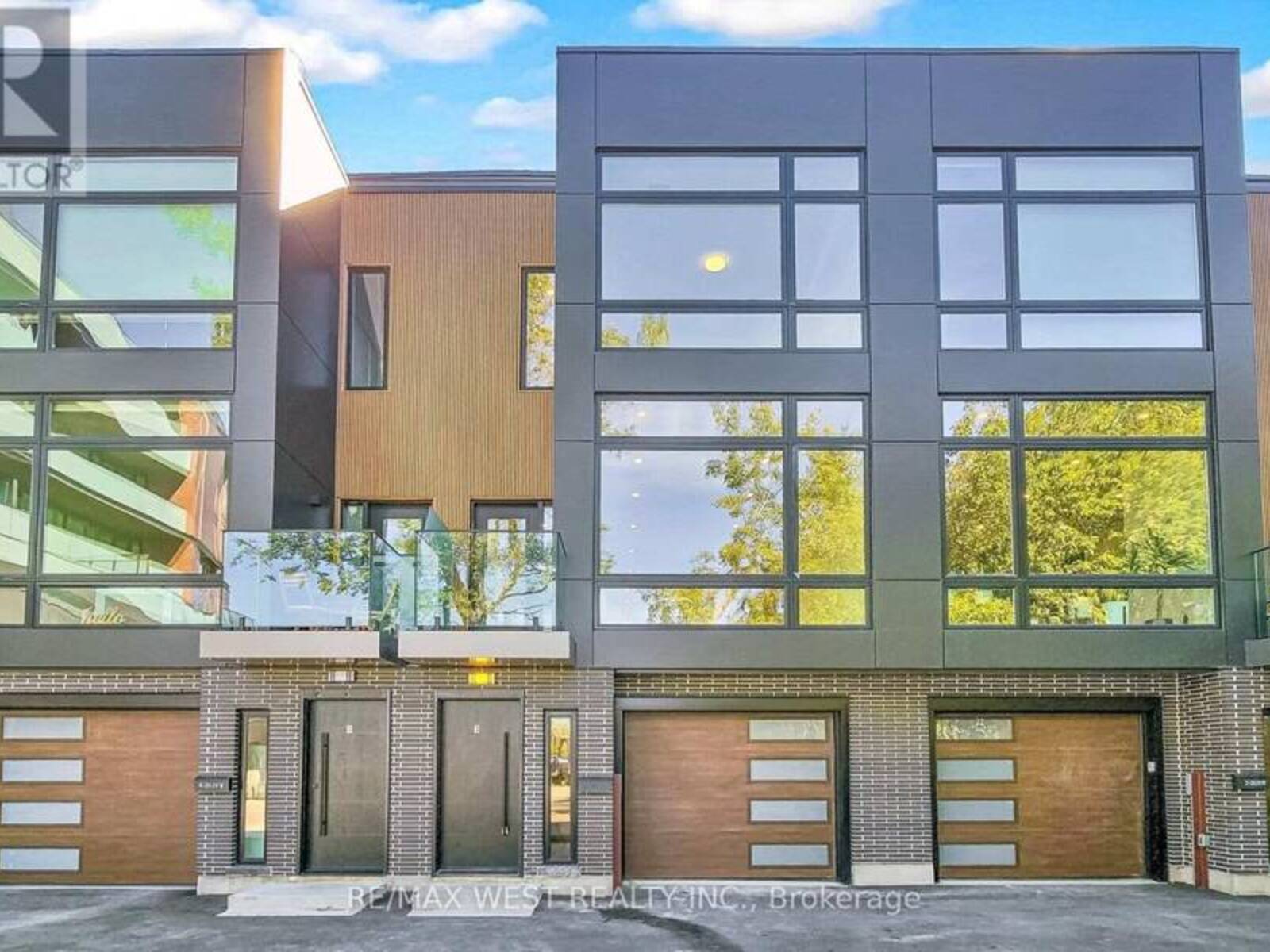 3 - 2639R DUNDAS STREET W, Toronto, Ontario M6P 1X9