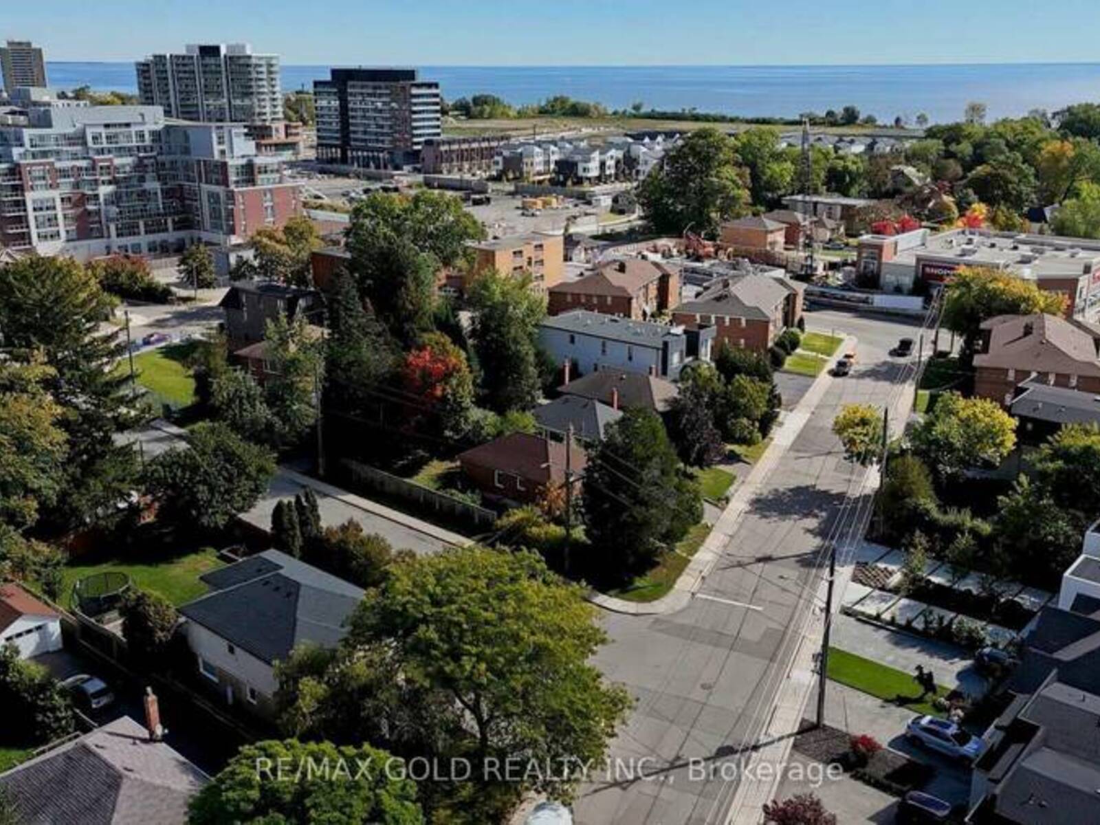11 PINE AVENUE N, Mississauga, Ontario L5H 2P7