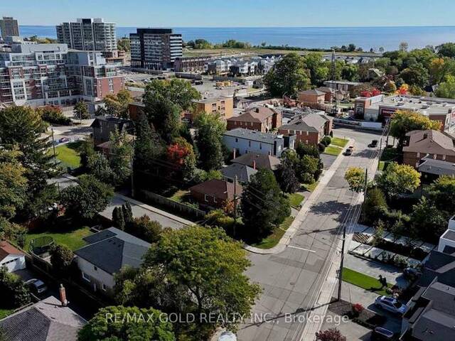11 PINE AVENUE N Mississauga Ontario, L5H 2P7 - 3 Bedrooms Home For Sale