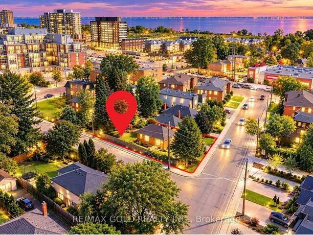 11 PINE AVENUE N Mississauga Ontario, L5H 2P7 - 3 Bedrooms Home For Sale