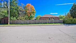 11 PINE AVENUE N | Mississauga Ontario | Slide Image Thirty-four