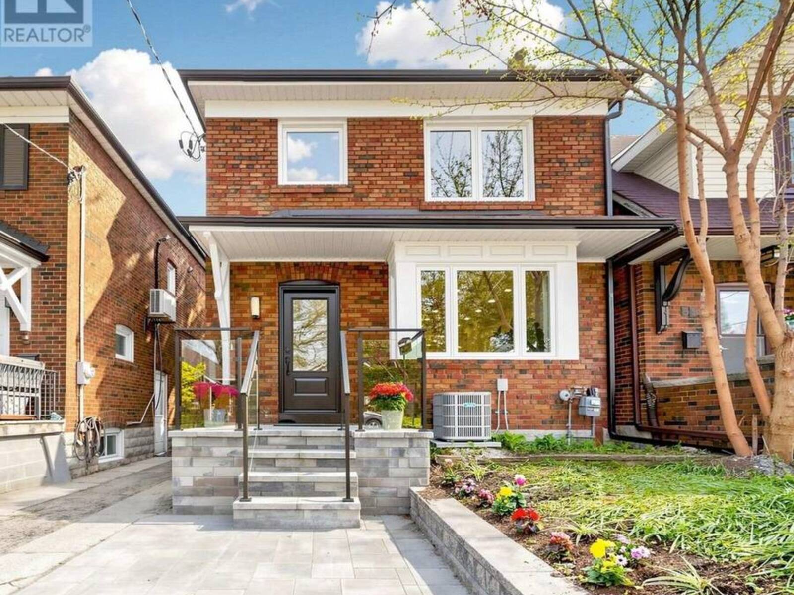 55 CHILTON ROAD, Toronto, Ontario M4J 3C7