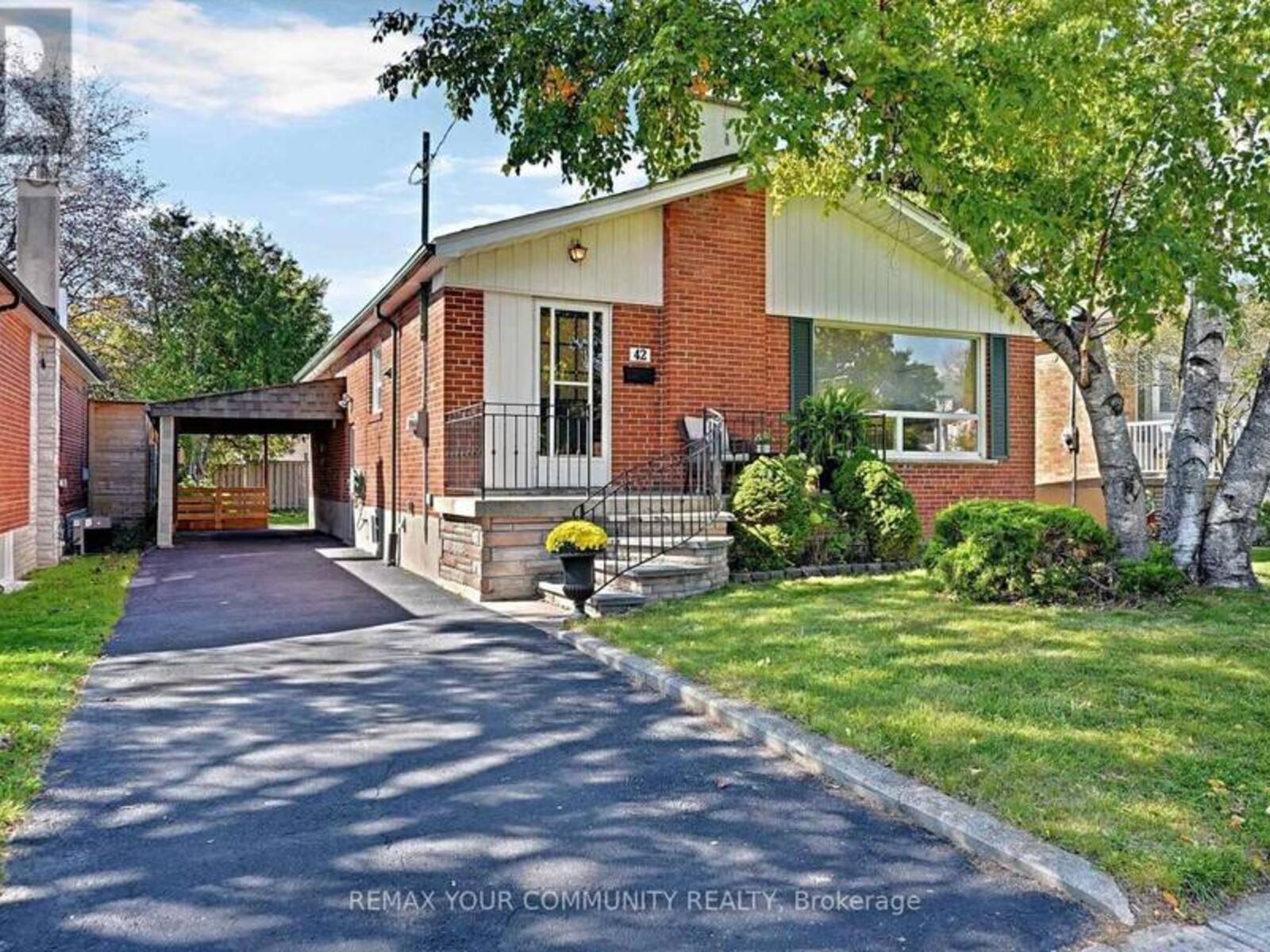 42 BEACON ROAD, Toronto, Ontario M1P 1G7