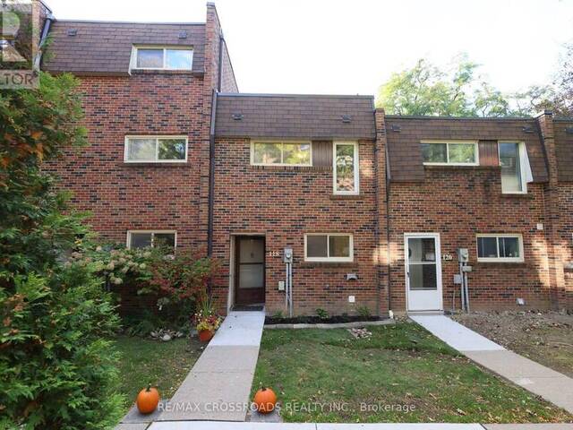 118 WALES AVENUE Markham Ontario, L3P 3K2 - 3 Bedrooms Condo For Sale