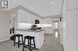 35 GRASETT CRESCENT | Barrie Ontario | Slide Image Ten